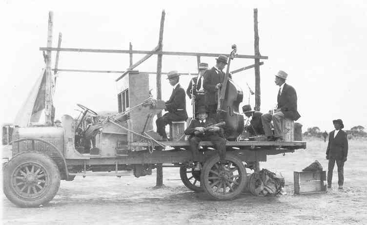 Yalgoo Races – 1920’s. From a collection of 27 photographs – all unnamed.