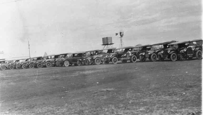Yalgoo Races – 1920’s. From a collection of 27 photographs – all unnamed.