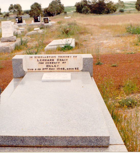 Len and Nell Brains Grave Mingenew